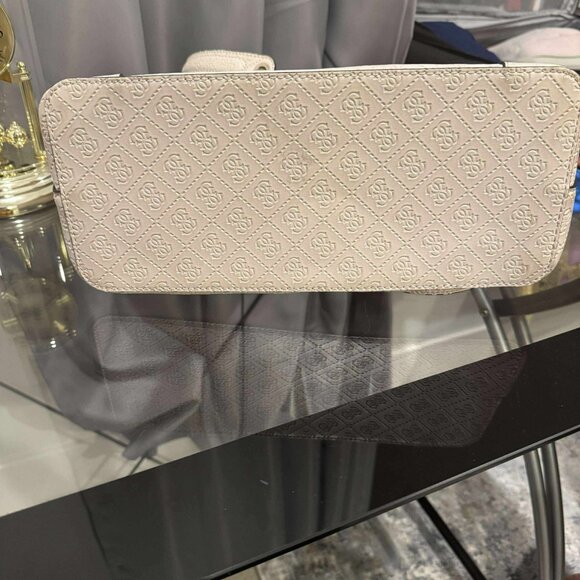 Handbags and Shoulder Bags (Michael Kors, Coach & Guess) - Picture 6 of 9